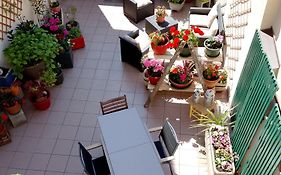 Le Balcon